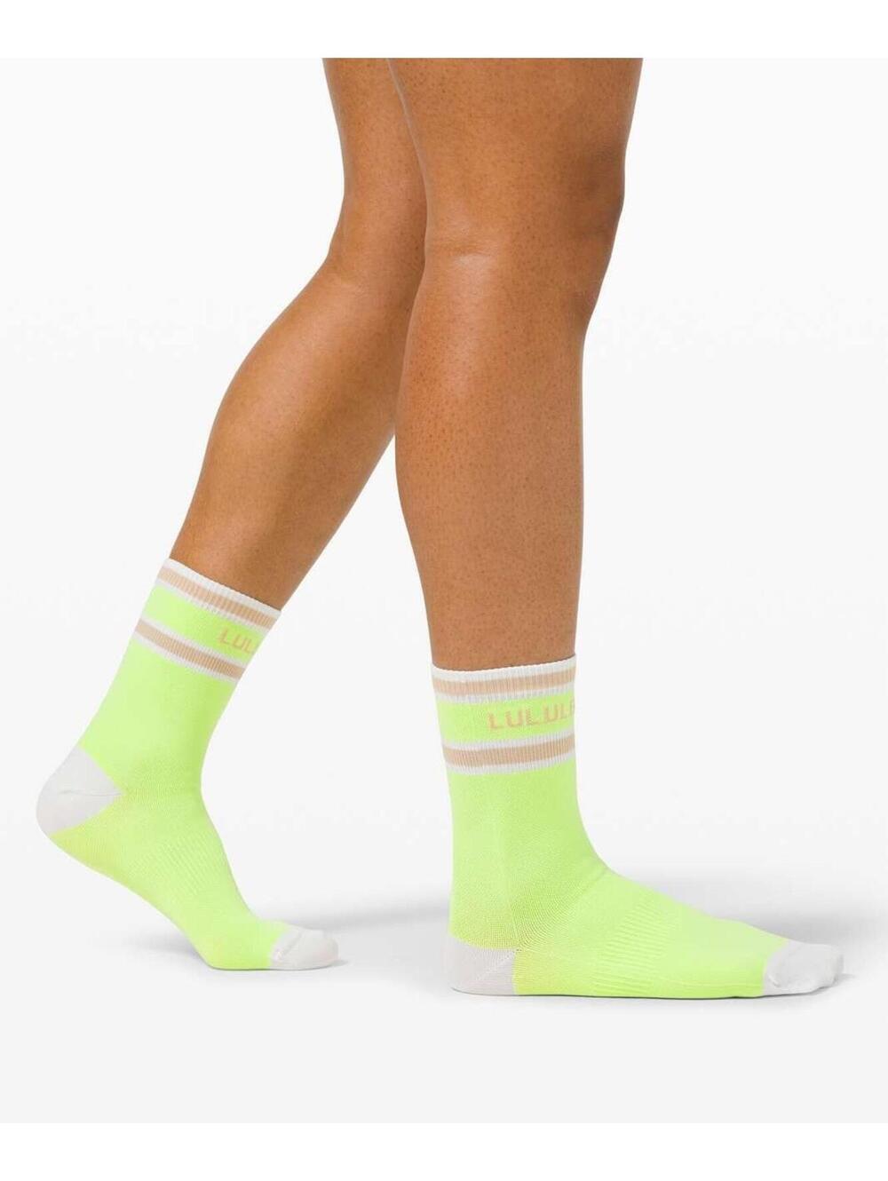 Lululemon Tale to Tell Mid Crew Sock 2 Pack White Green Cafe Au Lait M/L NWT $28 - Picture 4 of 7